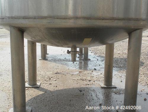 Used Tank, 440 Gallon, 304 Stainless Steel, Vertical. 48" Diameter x 52" straight side. Open top with a 2 piece cover, 1/2 bolt on, 1/2 clamp, dished bottom. Off center top entering Lightnin agitator...