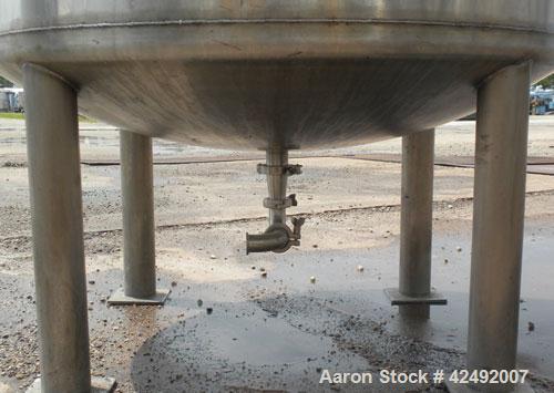 Used Tank, 440 Gallon, 304 Stainless Steel, Vertical. 48" Diameter x 52" straight side. Open top with a 2 piece cover, 1/2 bolt on, 1/2 clamp, dished bottom. Off center top entering Lightnin agitator...