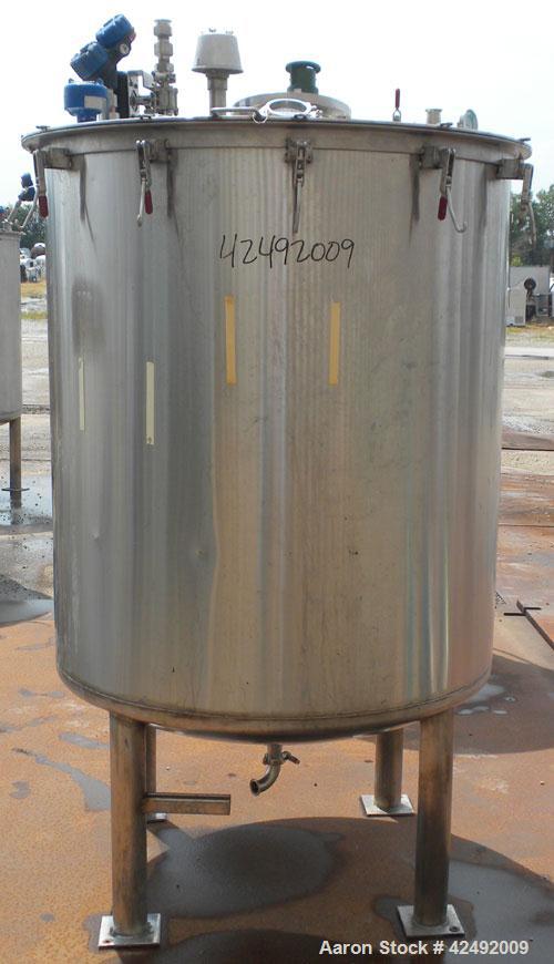 Used Tank, 440 Gallon, 304 Stainless Steel, Vertical. 48" Diameter x 52" straight side. Open top with a 2 piece cover, 1/2 bolt on, 1/2 clamp, dished bottom. Off center top entering Lightnin agitator...