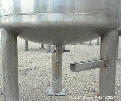 Used Tank, 80 Gallon, 304 Stainless Steel, Vertical. 30" Diameter x 24" straight side. Open top with a 2 piece cover, 1/2 bolt on, 1/2 clamp, dished bottom. Off center top entering Lightnin air opera...