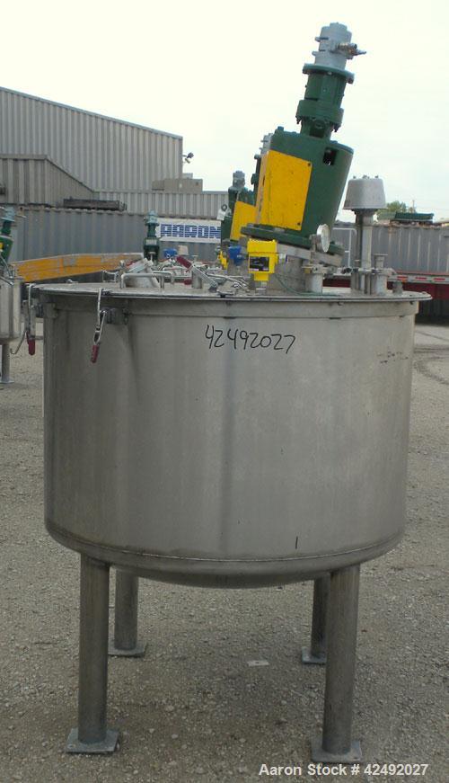 Used Tank, 250 Gallon, 304 Stainless Steel, Vertical. 48" Diameter x 28" straight side. Open top with a 2 piece cover, 1/2 bolt on, 1/2 clamp, dished bottom. Off center top entering Lightnin air oper...