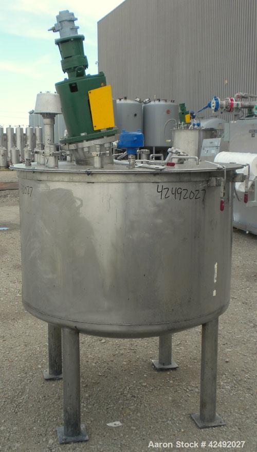 Used Tank, 250 Gallon, 304 Stainless Steel, Vertical. 48" Diameter x 28" straight side. Open top with a 2 piece cover, 1/2 bolt on, 1/2 clamp, dished bottom. Off center top entering Lightnin air oper...