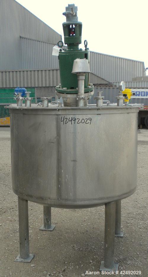 Used Tank, 250 Gallon, 304 Stainless Steel, Vertical. 48" Diameter x 28" straight side. Open top with a 2 piece cover, 1/2 bolt on, 1/2 clamp, dished bottom. Off center top entering Lightnin air oper...