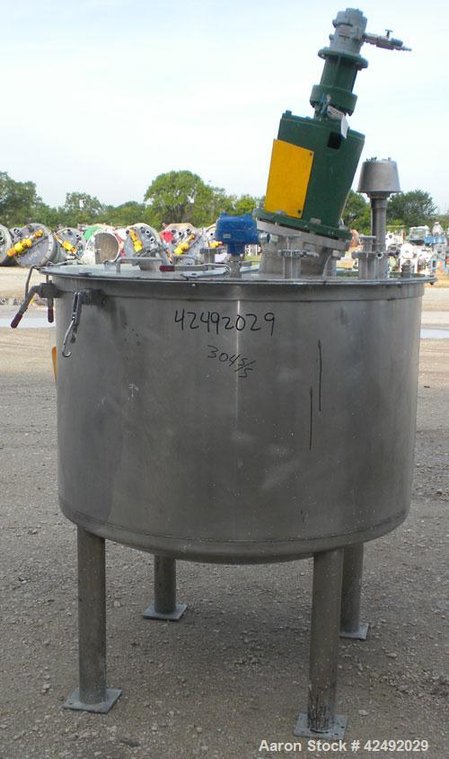 Used Tank, 250 Gallon, 304 Stainless Steel, Vertical. 48" Diameter x 28" straight side. Open top with a 2 piece cover, 1/2 bolt on, 1/2 clamp, dished bottom. Off center top entering Lightnin air oper...