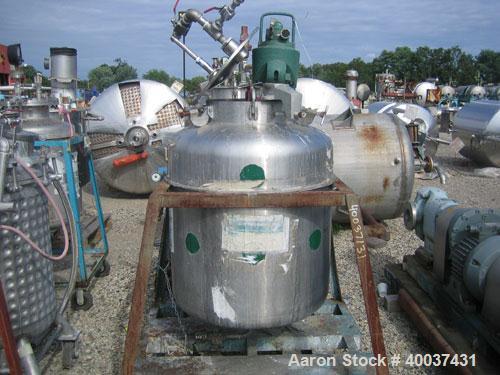 Used Javo N.V. Alkmaar Pressure Tank, 100 gallon, stainless steel, vertical. 30" diameter x 30" straight side, dished top and bottom. Internal rated 50 psi at 300 deg F. Clamp on air operated Lightni...