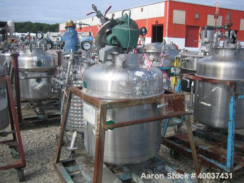 Used Javo N.V. Alkmaar Pressure Tank, 100 gallon, stainless steel, vertical. 30" diameter x 30" straight side, dished top and bottom. Internal rated 50 psi at 300 deg F. Clamp on air operated Lightni...