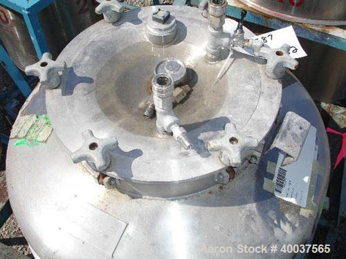 Used Javo N.V. Alkmaar Pressure Tank, 100 gallon, stainless steel, vertical. 30" diameter x 30" straight side, dished top and bottom. Internal rated 50 psi at 300 deg F. 15" top manway with cover, 1"...