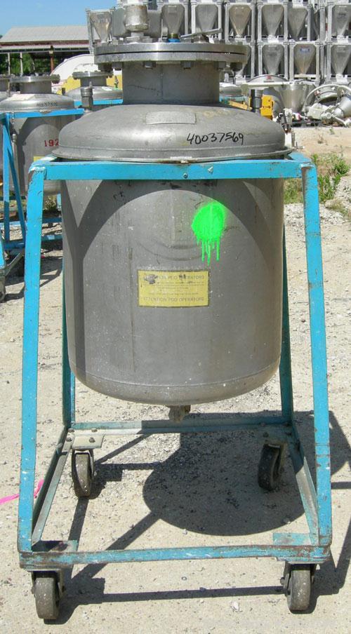 Used O.G. Kelley Co. Pressure Tank, 55 gallon, 304 stainless steel, vertical. 24" diameter x 27" straight side, dished top and bottom. Internal rated 50 psi at 300 deg F. Openings: top 10" with cover...