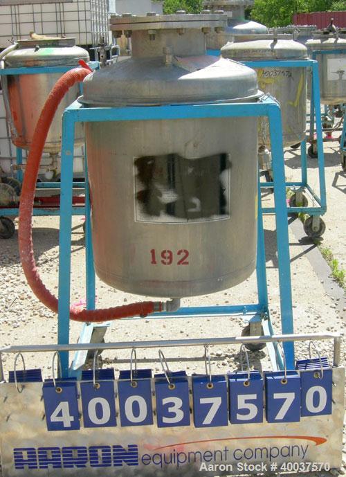 Used O.G. Kelley Co. Pressure Tank, 55 gallon, 304 stainless steel, vertical. 24" diameter x 27" straight side, dished top and bottom. Internal rated 50 psi at 300 deg F. Openings: top 10" with cover...