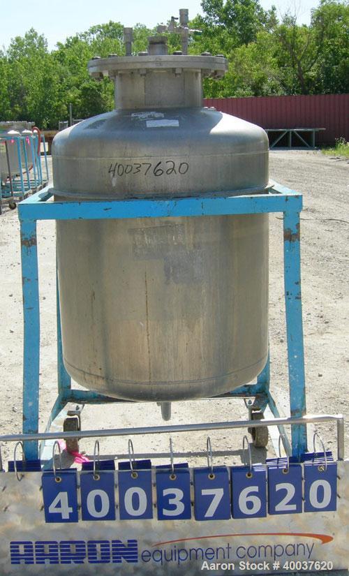 Used Javo N.V. Alkmaar Pressure Tank, 100 gallon, 304 stainless steel, vertical. 30" diameter x 30" straight side, dished top and bottom. Internal rated 50 psi at 300 deg F. 15" top manway with cover...