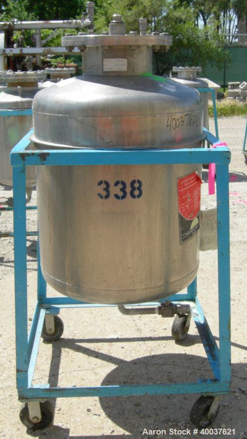 Used Javo N.V. Alkmaar pressure tank, 100 gallon, 304 stainless steel, vertical. 30" diameter x 30" straight side, dished top and bottom. Internal rated 50 psi at 300 degf.. 15" top manway with cover...
