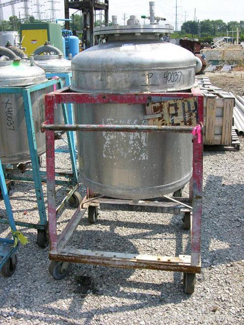 Used Buckley Iron Works Pressure Tank, 100 gallon, stainless steel, vertical. 30'' diameter x 28'' straight side, dished top and bottom. Internal rated 50 psi at 300 deg F. Openings: top approximate ...