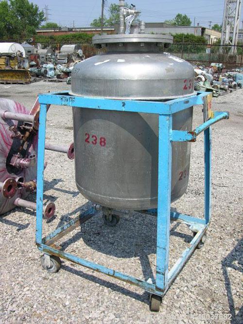 Used- Pressure Tank, 100 Gallon, Stainless Steel, Vertical. 30" diameter x 28" straight side, dished top and bottom. Interna...