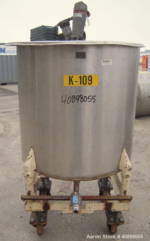 Used Tank, 90 gallon, 304 stainless steel. 30" diameter x 30" straight side, open top with cover, flat sloping bottom. Clamp on air operated Lightnin agitator, 1/2" diameter shaft with (2) 3 blade pr...
