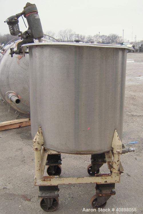 Used Tank, 90 gallon, 304 stainless steel. 30" diameter x 30" straight side, open top with cover, flat sloping bottom. Clamp on air operated Lightnin agitator, 1/2" diameter shaft with (2) 3 blade pr...