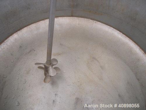 Used Tank, 90 gallon, 304 stainless steel. 30" diameter x 30" straight side, open top with cover, flat sloping bottom. Clamp on air operated Lightnin agitator, 1/2" diameter shaft with (2) 3 blade pr...