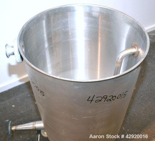 Used Tank, 65 Gallon, 304 Stainless Steel, Vertical. 24-1/2’’ Diameter x 33’’ straight side. Flat open top with a 1 piece cover, sloped bottom. Openings side 1-1/2’’, 1-1/2’’ tri-clamp, 2’’ tri-clamp...