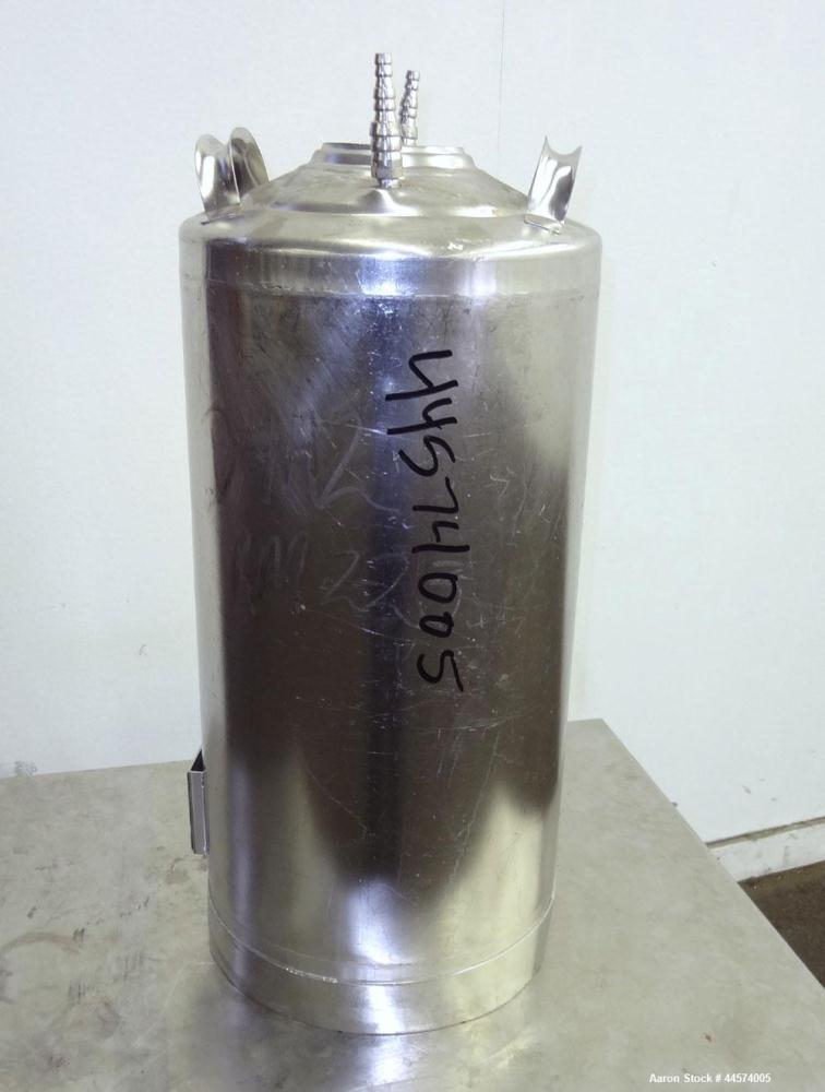 Used 10.5 Gallon Stainless Steel DeJong Gorredijk Pressure Tank