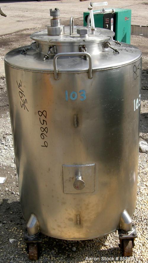 Used- Tank, 95 Gallon, 316 Stainless Steel, Vertical. 28" diameter x 36" straight side, flat top and bottom. 1" diameter sha...