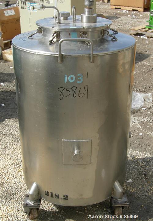 Used- Tank, 95 Gallon, 316 Stainless Steel, Vertical. 28" diameter x 36" straight side, flat top and bottom. 1" diameter sha...