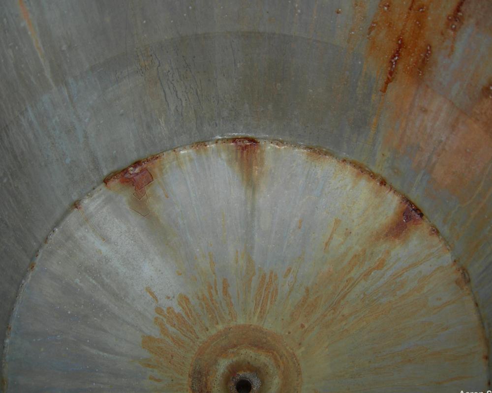 Used Tank, 50 Gallon, 316 Stainless Steel, Vertical. 24" diameter x 24" straight side. Dished top, 16" coned bottom. Openings: top 3/4" NPT, 1-1/2" NPT, 2-1/2" NPT, 6" hand hole with cover; 1" NPT ce...