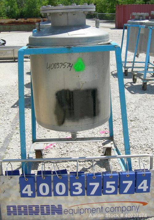 Used O.G. Kelley Co. Pressure Tank, 55 gallon, 304 stainless steel, vertical. 24'' diameter x 27'' straight side, dished top and bottom. Internal rated 50 psi at 300 deg F. Openings: top 10'' with co...