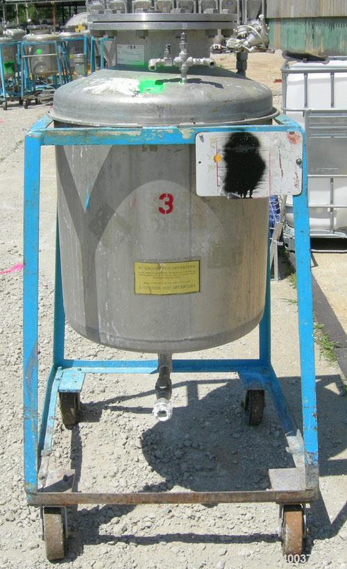 Used O.G. Kelley Co. Pressure Tank, 55 gallon, 304 stainless steel, vertical. 24'' diameter x 27'' straight side, dished top and bottom. Internal rated 50 psi at 300 deg F. Openings: top 10'' with co...