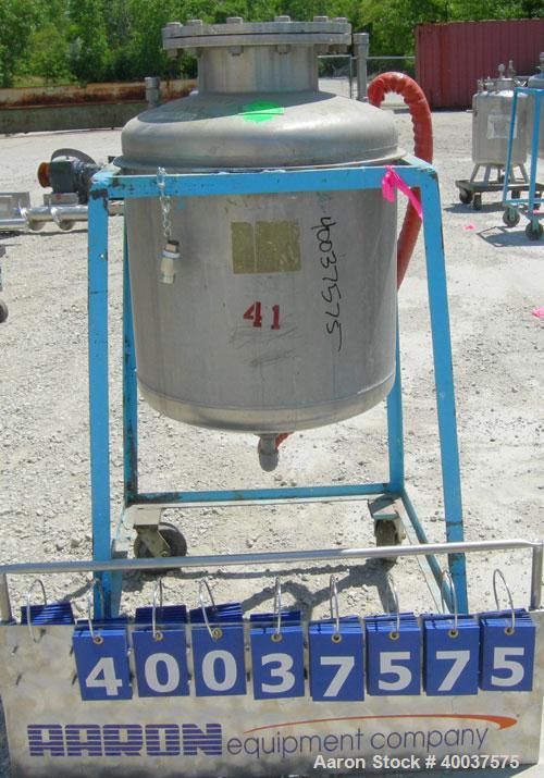 Used O.G. Kelley Co. Pressure Tank, 55 gallon, 304 stainless steel, vertical. 24'' diameter x 27'' straight side, dished top and bottom. Internal rated 50 psi at 300 deg F. Openings: top 10'' with co...