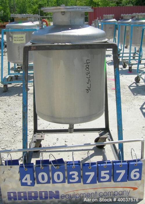 Used O.G. Kelley Co. Pressure Tank, 55 gallon, 304 stainless steel, vertical. 24'' diameter x 27'' straight side, dished top and bottom. Internal rated 50 psi at 300 deg F. Openings: top 10'' with co...