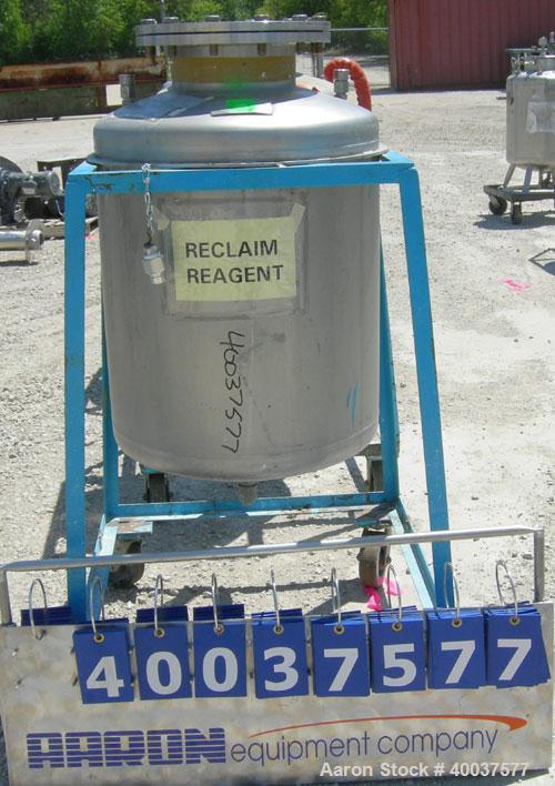 Used O.G. Kelley Co. Pressure Tank, 55 gallon, 304 stainless steel, vertical. 24'' diameter x 27'' straight side, dished top and bottom. Internal rated 50 psi at 300 deg F. Openings: top 10'' with co...