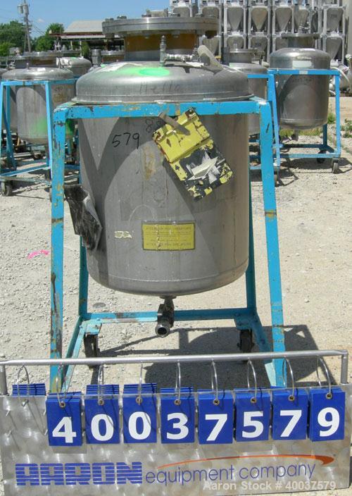 Used O.G. Kelley Co. Pressure Tank, 55 gallon, 304 stainless steel, vertical. 24'' diameter x 27'' straight side, dished top and bottom. Internal rated 50 psi at 300 deg F. Openings: top 10'' with co...