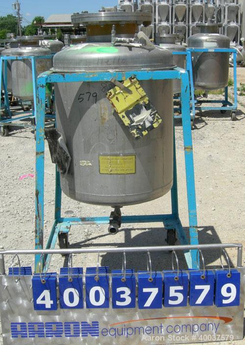 Used- O.G. Kelley Co. Pressure Tank, 55 gallon, 304 stainless steel, vertical. 24'' diameter x 27'' straight side, dished to...