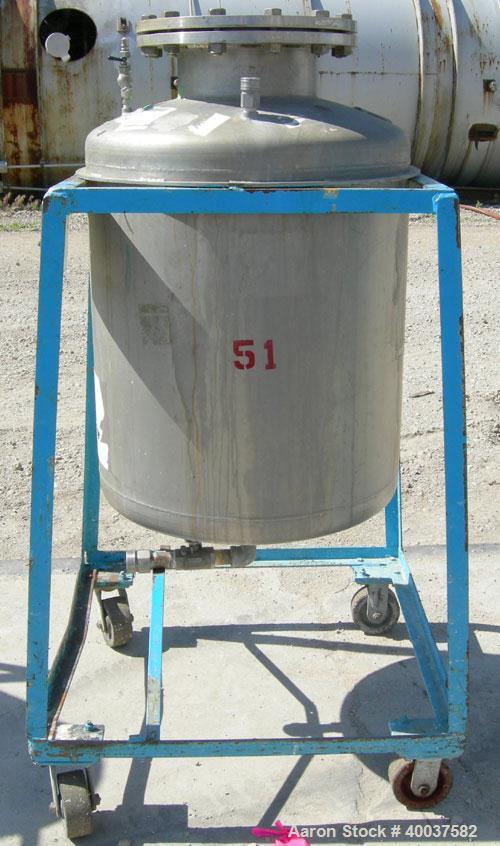 Used O.G. Kelley Co. Pressure Tank, 55 gallon, 304 stainless steel, vertical. 24'' diameter x 27'' straight side, dished top and bottom. Internal rated 50 psi at 300 deg F. Openings: top 10'' with co...