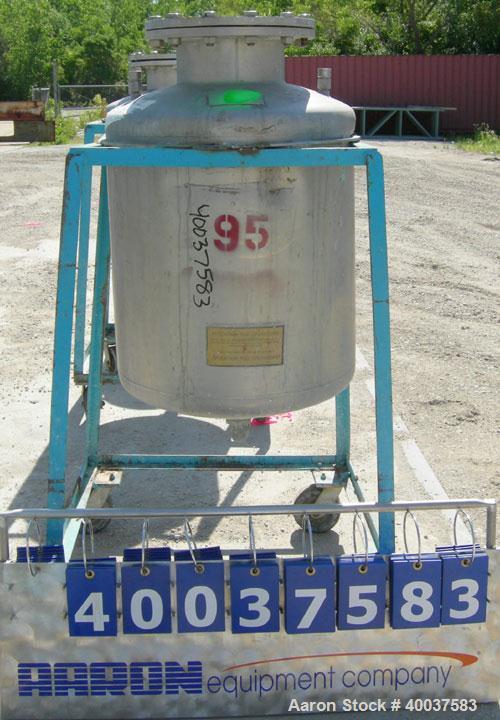 Used O.G. Kelley Co. Pressure Tank, 55 gallon, 304 stainless steel, vertical. 24'' diameter x 27'' straight side, dished top and bottom. Internal rated 50 psi at 300 deg F. Openings: top 10'' with co...