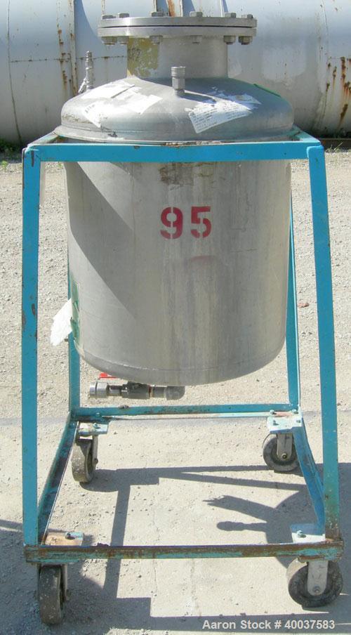 Used O.G. Kelley Co. Pressure Tank, 55 gallon, 304 stainless steel, vertical. 24'' diameter x 27'' straight side, dished top and bottom. Internal rated 50 psi at 300 deg F. Openings: top 10'' with co...