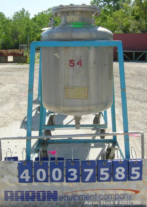 Used O.G. Kelley Co. Pressure Tank, 55 gallon, 304 stainless steel, vertical. 24'' diameter x 27'' straight side, dished top and bottom. Internal rated 50 psi at 300 deg F. Openings: top 10'' with co...