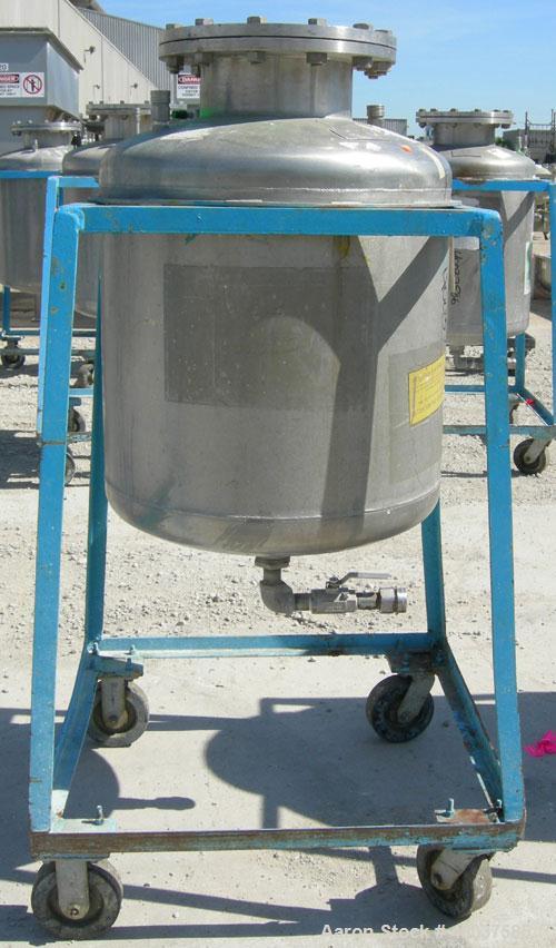 Used- O.G. Kelley Co. Pressure Tank, 55 gallon, 304 stainless steel, vertical. 24'' diameter x 27'' straight side, dished to...
