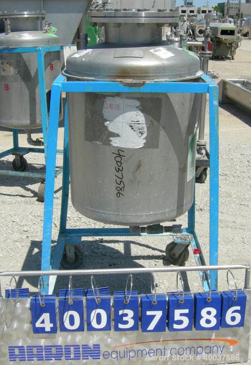 Used O.G. Kelley Co. Pressure Tank, 55 gallon, 304 stainless steel, vertical. 24'' diameter x 27'' straight side, dished top and bottom. Internal rated 50 psi at 300 deg F. Openings: top 10'' with co...
