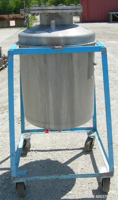 Used O.G. Kelley Co. Pressure Tank, 55 gallon, 304 stainless steel, vertical. 24'' diameter x 27'' straight side, dished top and bottom. Internal rated 50 psi at 300 deg F. Openings: top 10'' with co...