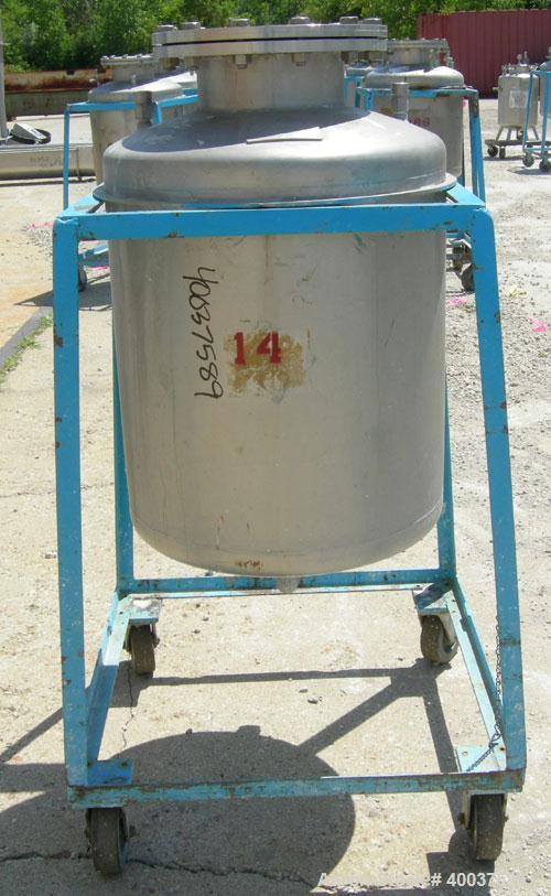 Used O.G. Kelley Co. Pressure Tank, 55 gallon, 304 stainless steel, vertical. 24'' diameter x 27'' straight side, dished top and bottom. Internal rated 50 psi at 300 deg F. Openings: top 10'' with co...