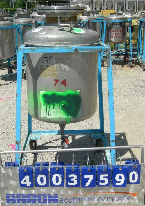 Used O.G. Kelley Co. Pressure Tank, 55 gallon, 304 stainless steel, vertical. 24'' diameter x 27'' straight side, dished top and bottom. Internal rated 50 psi at 300 deg F. Openings: top 10'' with co...