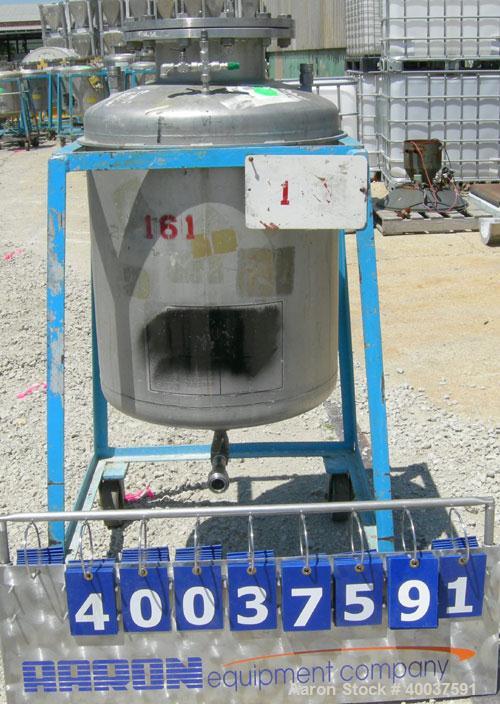 Used- O.G. Kelley Co. Pressure Tank, 55 gallon, 304 stainless steel, vertical. 24'' diameter x 27'' straight side, dished to...