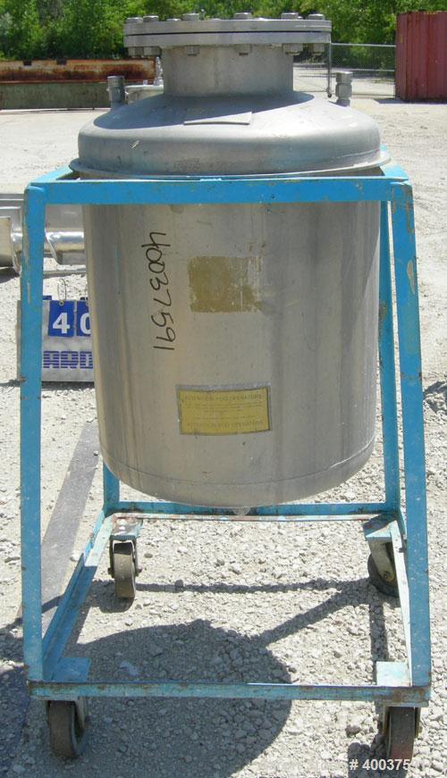 Used O.G. Kelley Co. Pressure Tank, 55 gallon, 304 stainless steel, vertical. 24'' diameter x 27'' straight side, dished top and bottom. Internal rated 50 psi at 300 deg F. Openings: top 10'' with co...