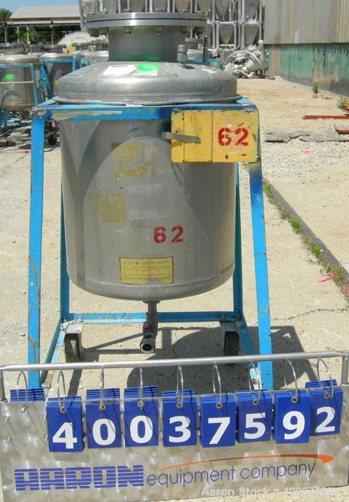 Used O.G. Kelley Co. Pressure Tank, 55 gallon, 304 stainless steel, vertical. 24'' diameter x 27'' straight side, dished top and bottom. Internal rated 50 psi at 300 deg F. Openings: top 10'' with co...