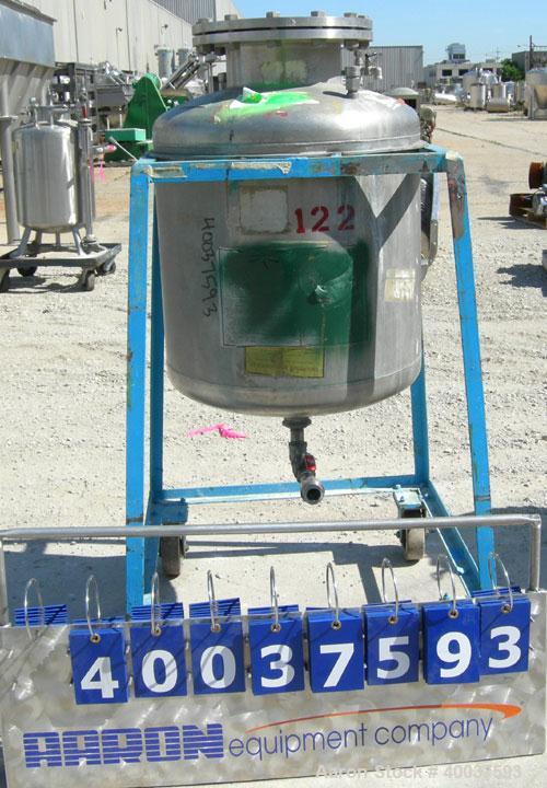 Used O.G. Kelley Co. Pressure Tank, 55 gallon, 304 stainless steel, vertical. 24'' diameter x 27'' straight side, dished top and bottom. Internal rated 50 psi at 300 deg F. Openings: top 10'' with co...