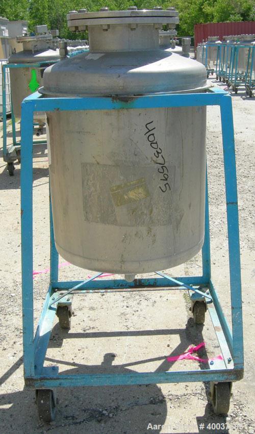 Used- O.G. Kelley Co. Pressure Tank, 55 gallon, 304 stainless steel, vertical. 24'' diameter x 27'' straight side, dished to...