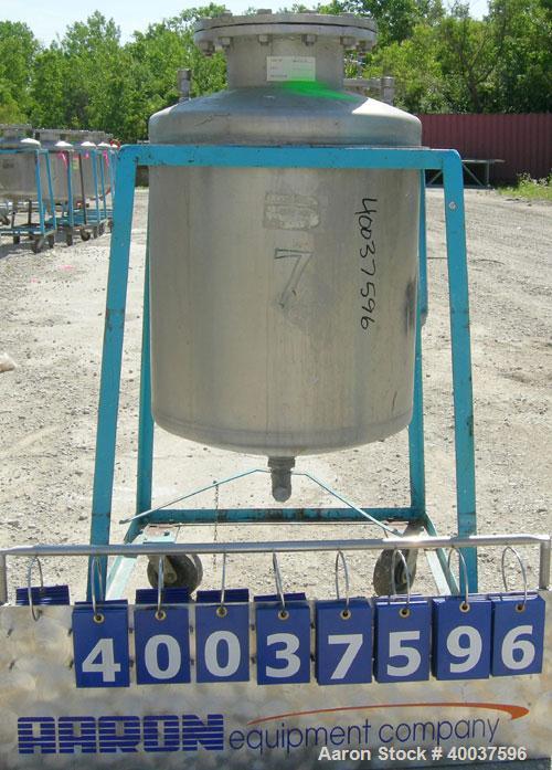 Used O.G. Kelley Co. Pressure Tank, 55 gallon, 304 stainless steel, vertical. 24'' diameter x 27'' straight side, dished top and bottom. Internal rated 50 psi at 300 deg F. Openings: top 10'' with co...