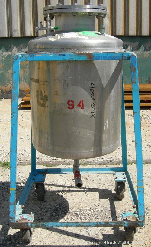 Used O.G. Kelley Co. Pressure Tank, 55 gallon, 304 stainless steel, vertical. 24'' diameter x 27'' straight side, dished top and bottom. Internal rated 50 psi at 300 deg F. Openings: top 10'' with co...