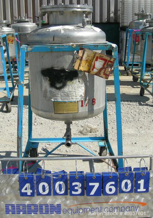 Used O.G. Kelley Co. Pressure Tank, 55 gallon, 304 stainless steel, vertical. 24'' diameter x 27'' straight side, dished top and bottom. Internal rated 50 psi at 300 deg F. Openings: top 10'' with co...