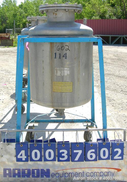 Used- O.G. Kelley Co. Pressure Tank, 55 gallon, 304 stainless steel, vertical. 24'' diameter x 27'' straight side, dished to...